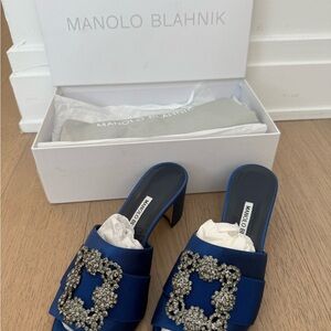 Manolo Blahnik royal blue Martanew sandal